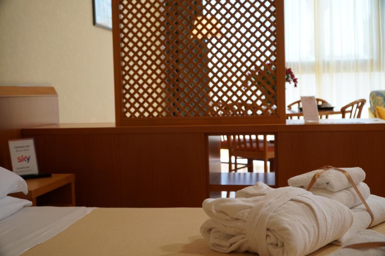 Tursport Aparthotel Taranto Exterior foto