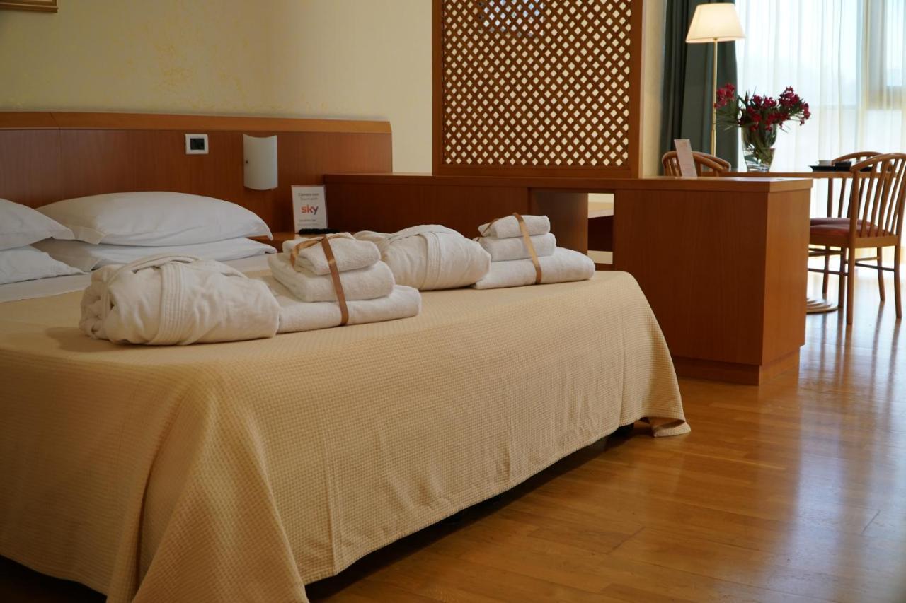 Tursport Aparthotel Taranto Exterior foto