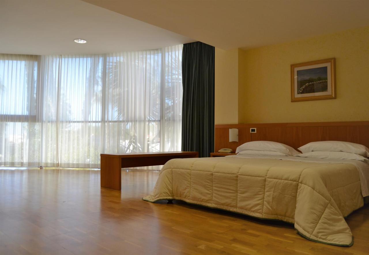 Tursport Aparthotel Taranto Exterior foto