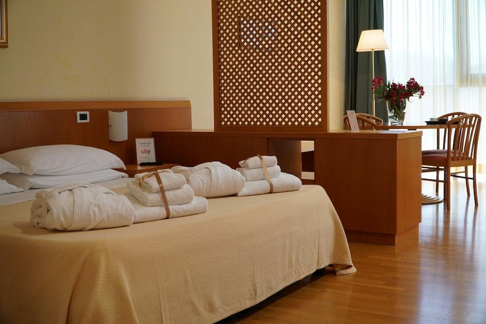 Tursport Aparthotel Taranto Exterior foto