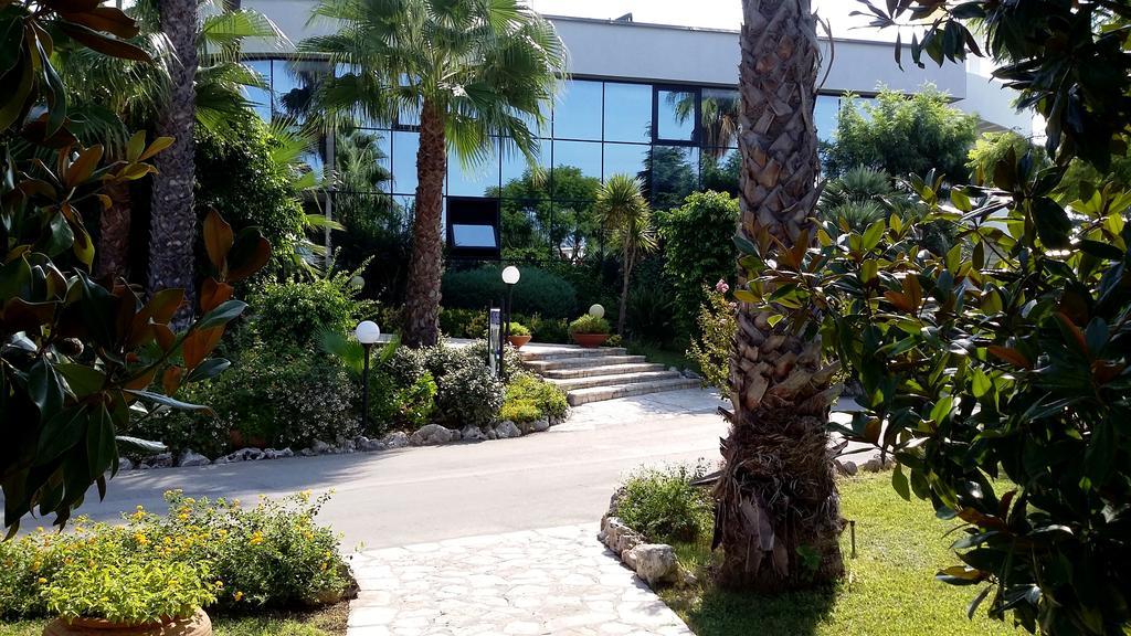 Tursport Aparthotel Taranto Exterior foto